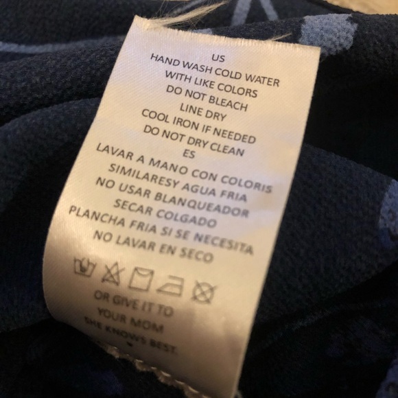 Pre-Owned C&E Floral V-Neck Blouse - Picture 7 of 7